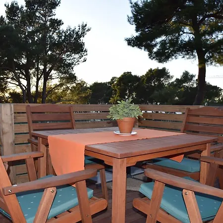 Camp Jure 3*