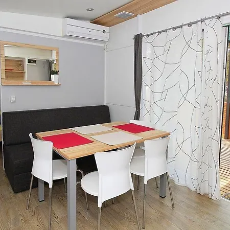 منتزه العطل Camp Jure